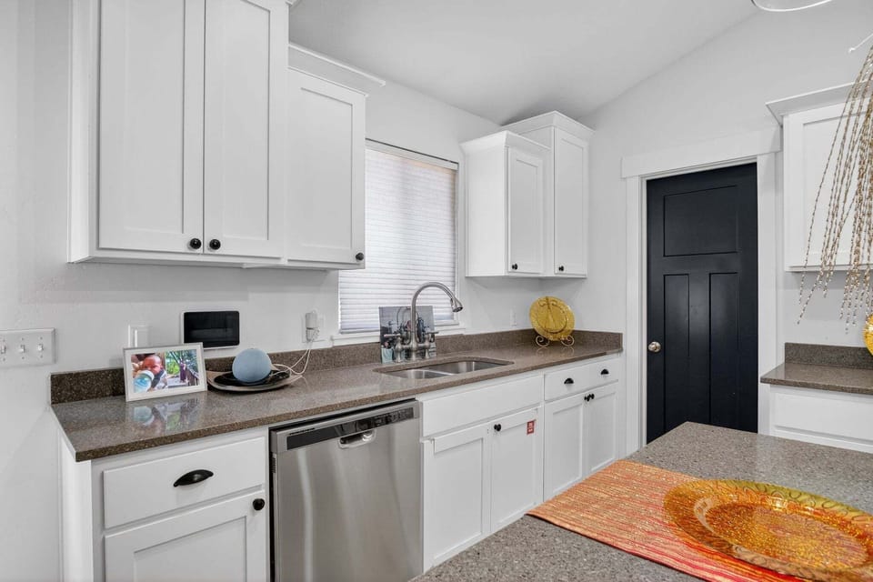 Indoors, Home Decor, Kitchen, Sink, Sink Faucet