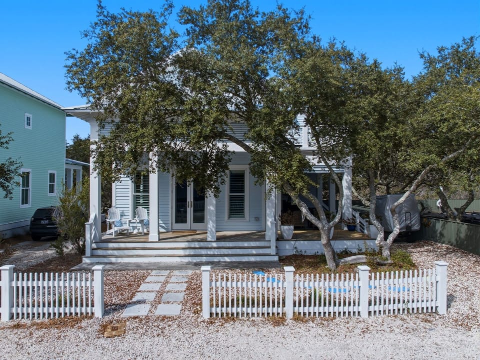 Welcome to Sandy Toes on Parks Edge!