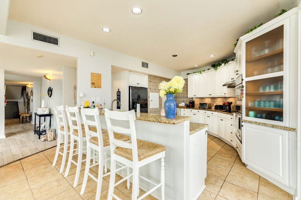 Sit up to 4 at the breakfast bar