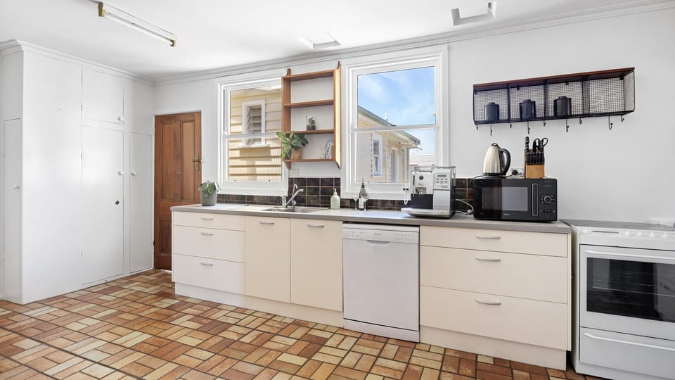 Main House - Kitchen