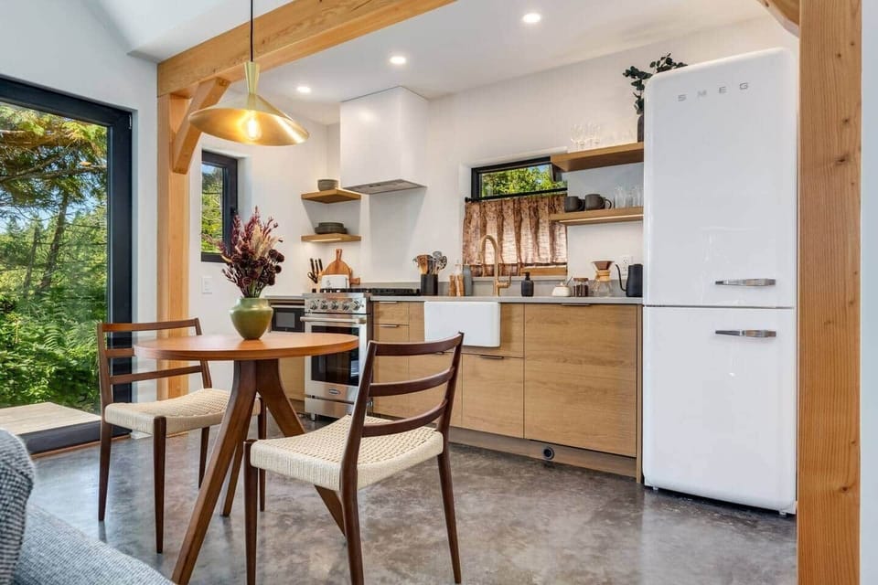 Kitchen and dining area