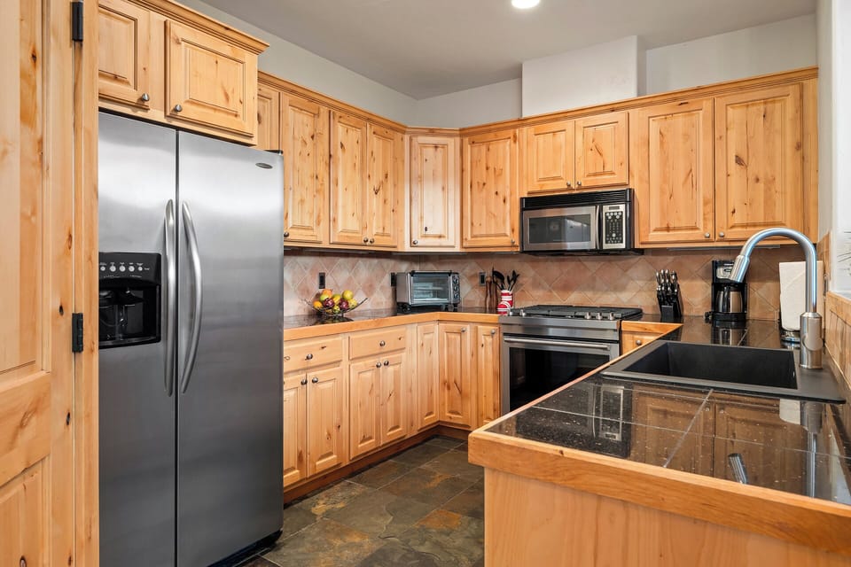 Stainless steel appliances in the fully equipped kitchen