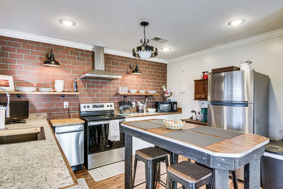 Dining Bar | Kitchen