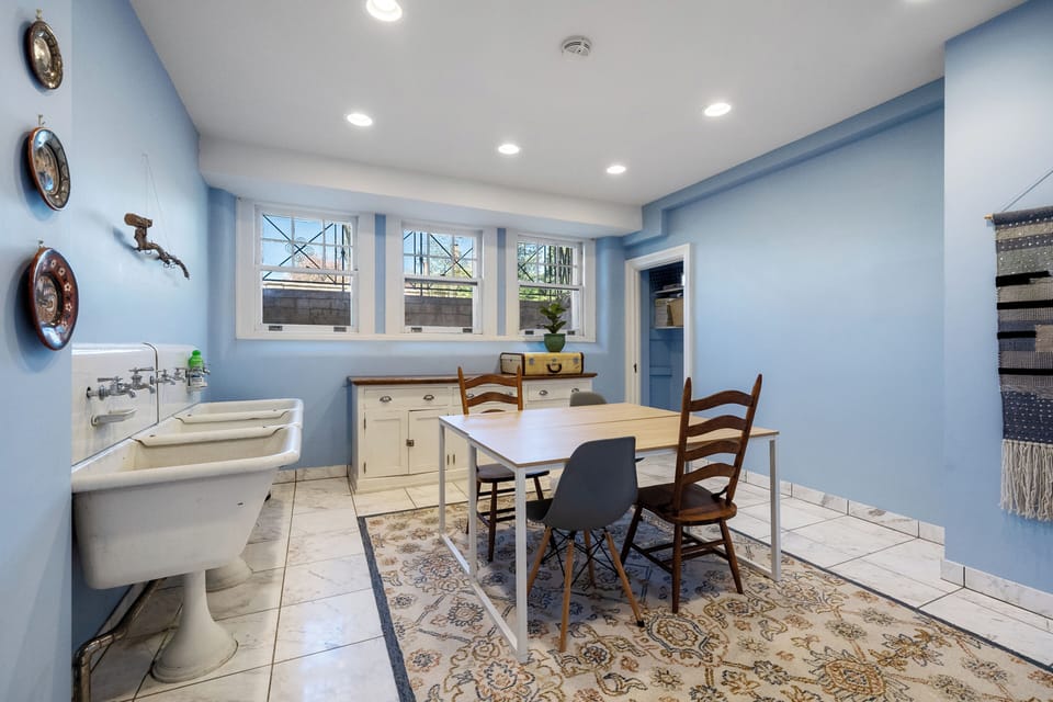 Kitchenette / Shower room combo