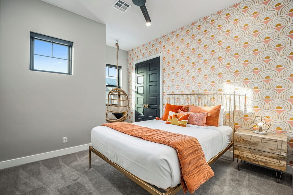 Queen bedroom with en-suite