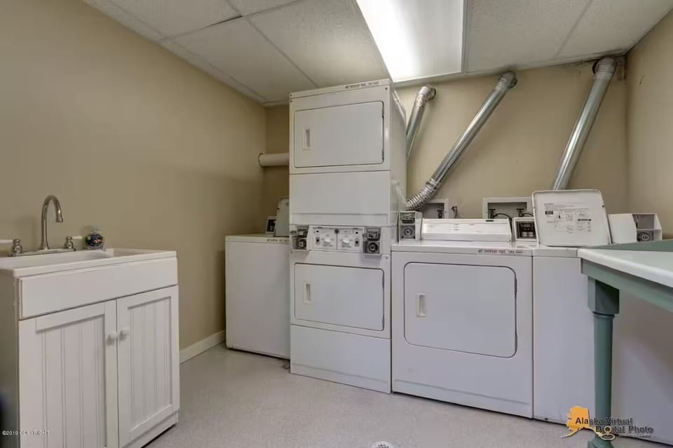 Common Area: Laundry