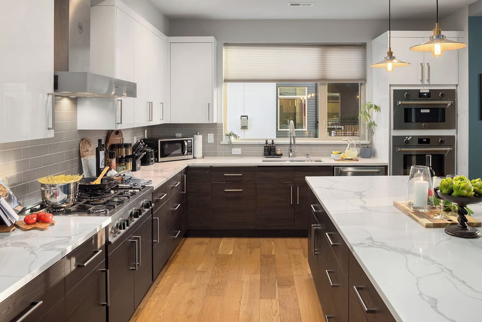 Where good food, great company, and golden sunsets meet!