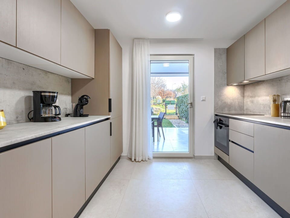 Kitchen, Countertop, Kitchen Appliance, Interior Design, Flooring, Cabinetry, Wood, Major Appliance, Floor, Ceiling