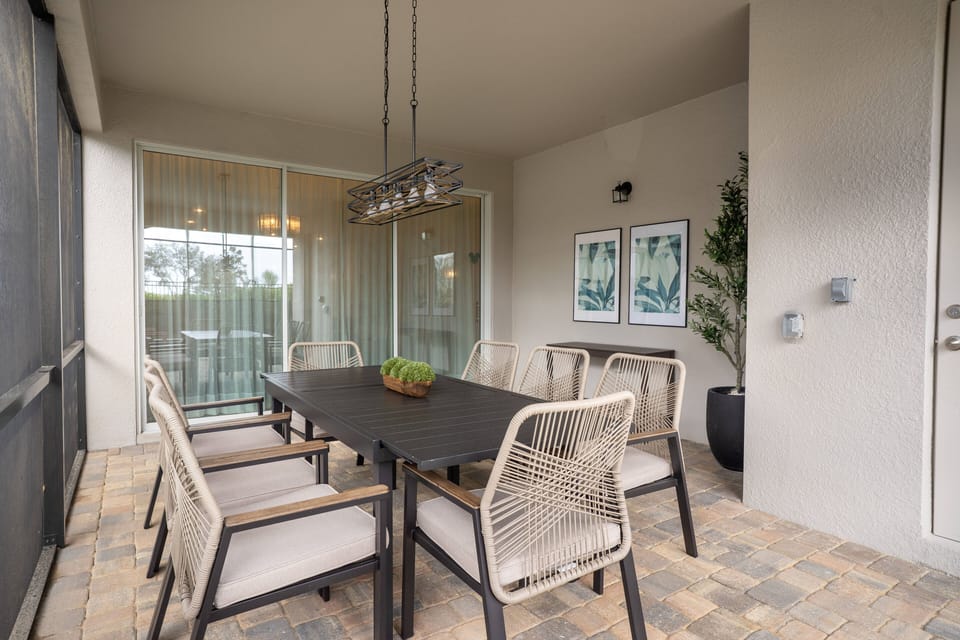 Outdoor dining