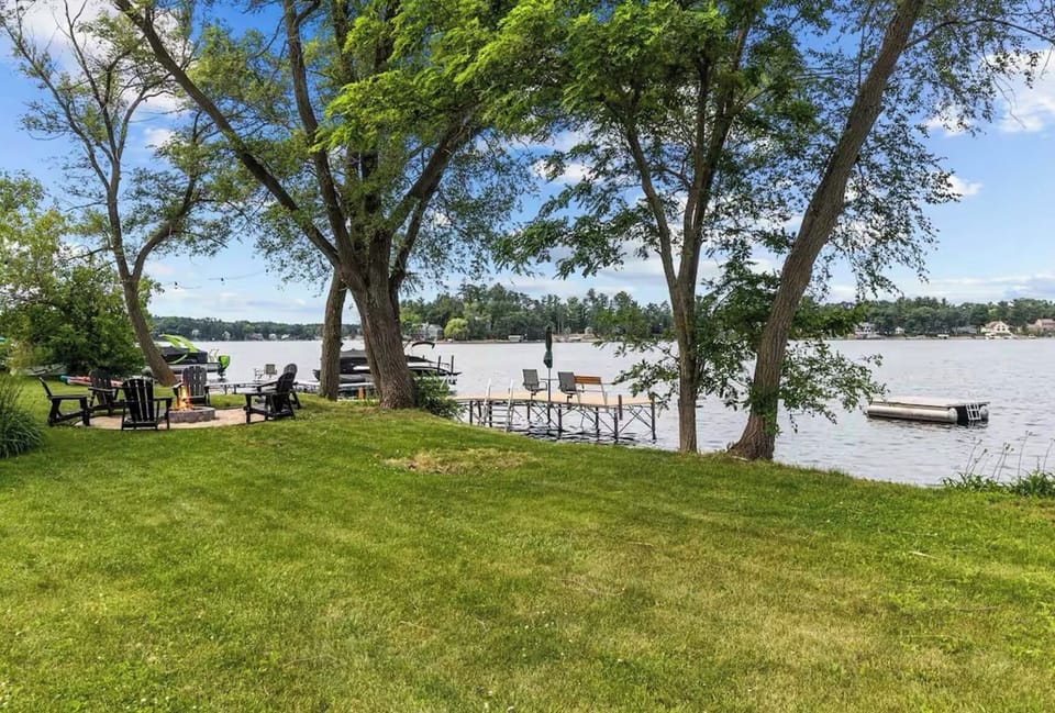 Large side yard