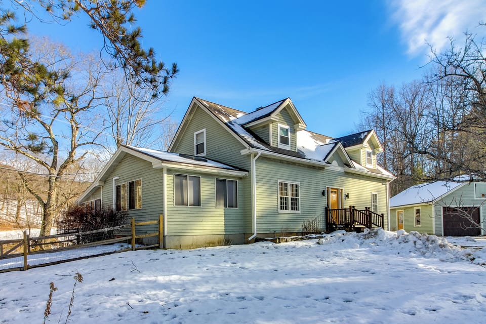 East Wallingford Vacation Rental | 3BR | 3BA | Step-Free Entry | 1,800 Sq Ft