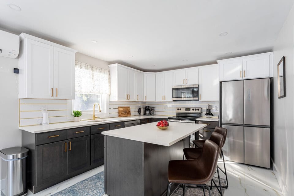 Bright and airy, fully equipped kitchen