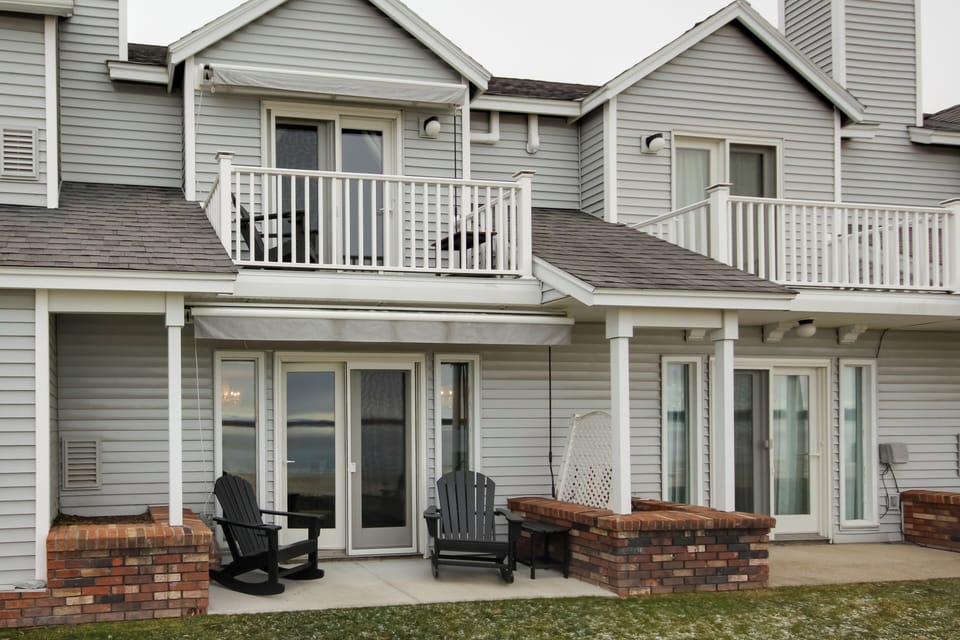 Plattsburgh Vacation Rental | 2BR | 2BA | 1,200 Sq Ft | Stairs Required