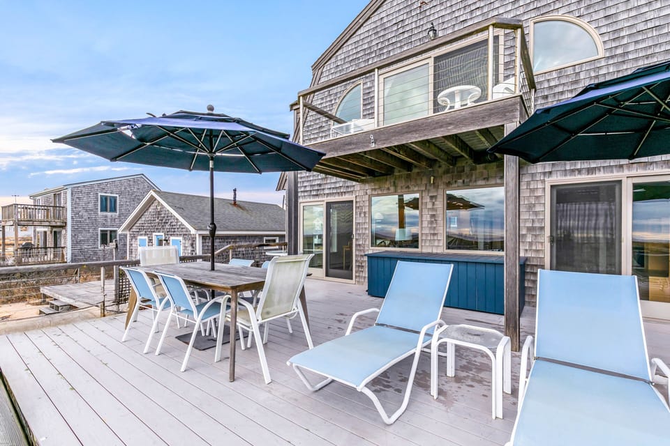 Enjoy al fresco dining or sunset cocktails with breathtaking waterfront views.