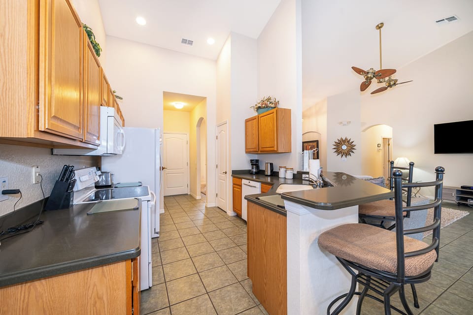Kitchen & Bar