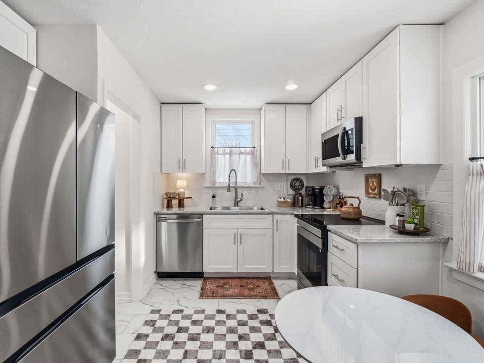Modern kitchen view w/ stainless appliances, ample prep space & fresh natural light 🌿🍽️✨