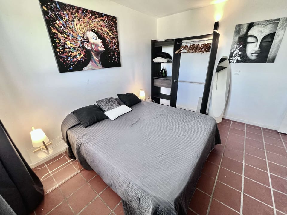 bedroom 1, dressing room, fiber optic Wi-Fi, decor