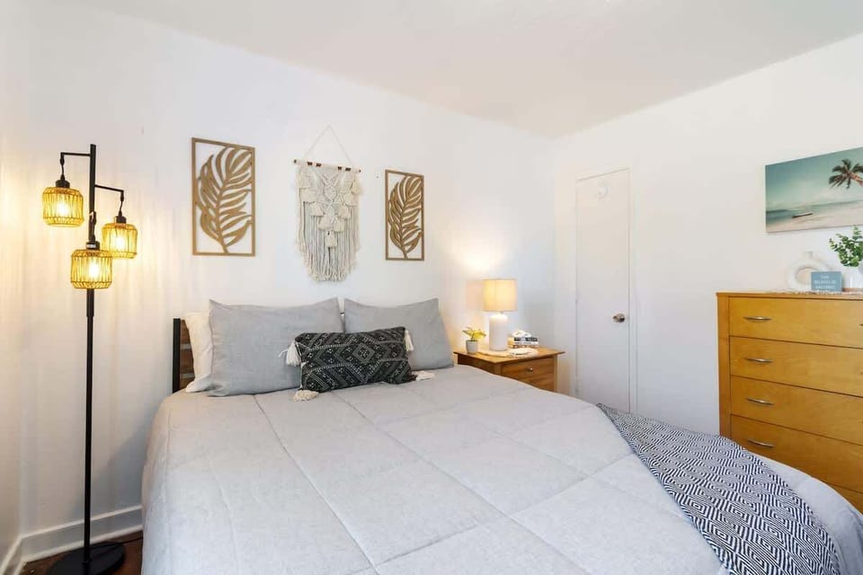 Airy bedroom w/ soft tones, wall art & a peaceful atmosphere