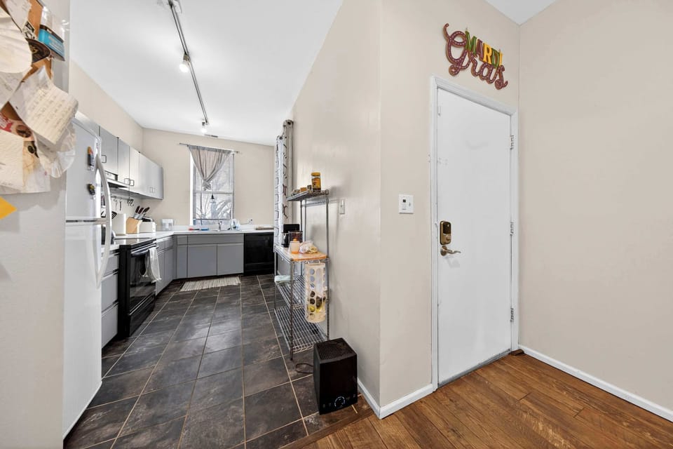 Your getaway starts in this charming kitchen! Featuring a fridge for your essentials and a stove for those late-night cravings, it’s the perfect spot to gather and create. 