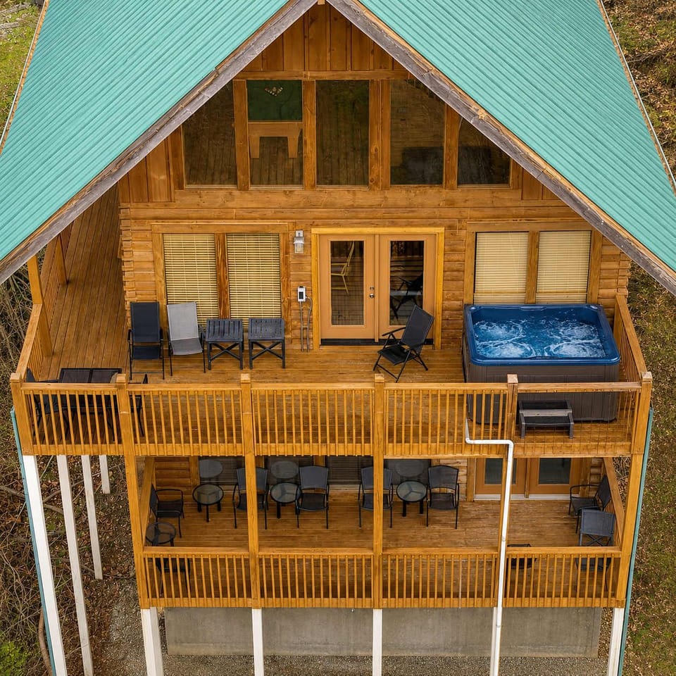 Spacious multi-level home sleeping up to 12 guests
