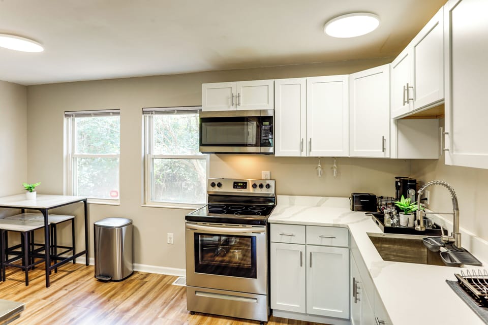 Eat-In Kitchen | 1st Floor