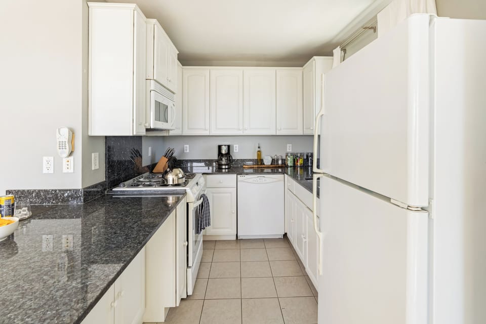 Fully equipped kitchen.