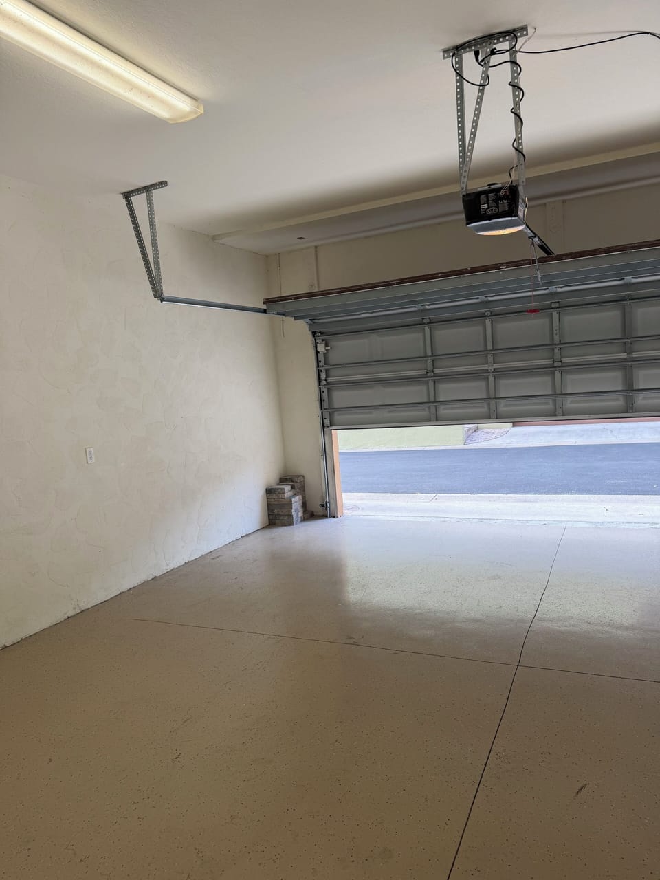 2 car garage 