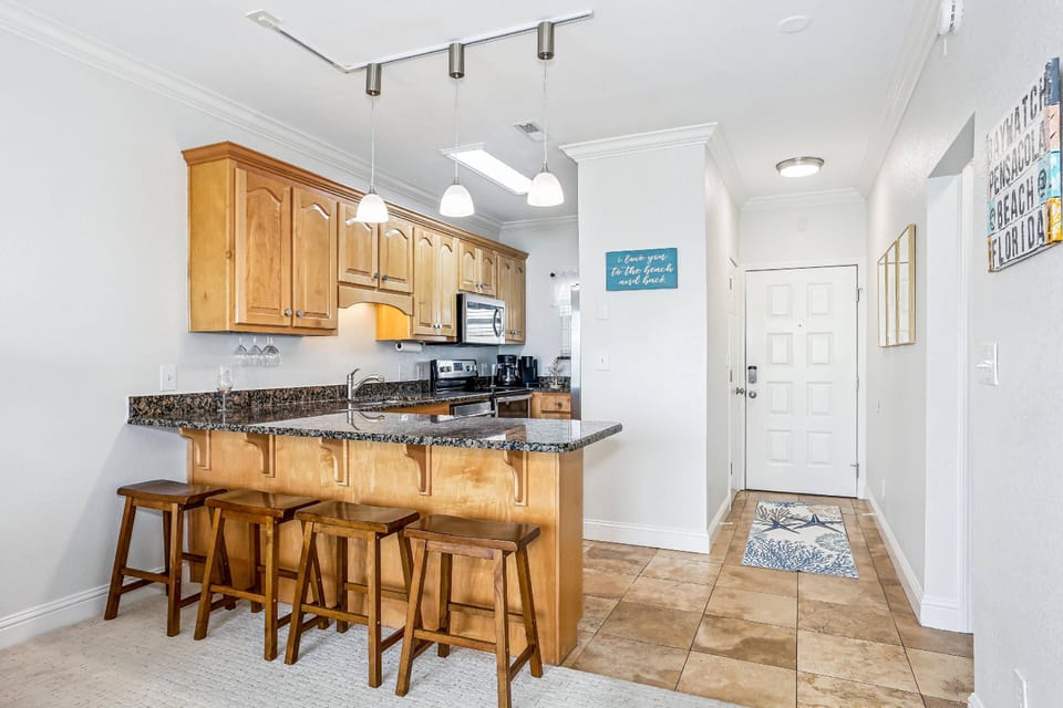 Bar seating for 4 at the kitchen counter