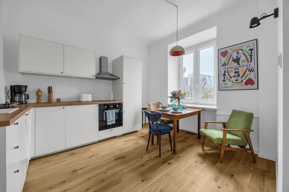Fully equipped Kitchen with Dining Table | RENTUJEMY