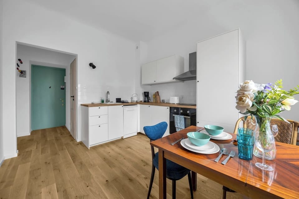 Fully equipped Kitchen with Dining Table | RENTUJEMY