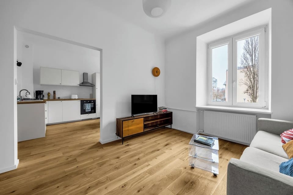 Main Living Area with Queen Bed, Sofa and Smart TV | RENTUJEMY