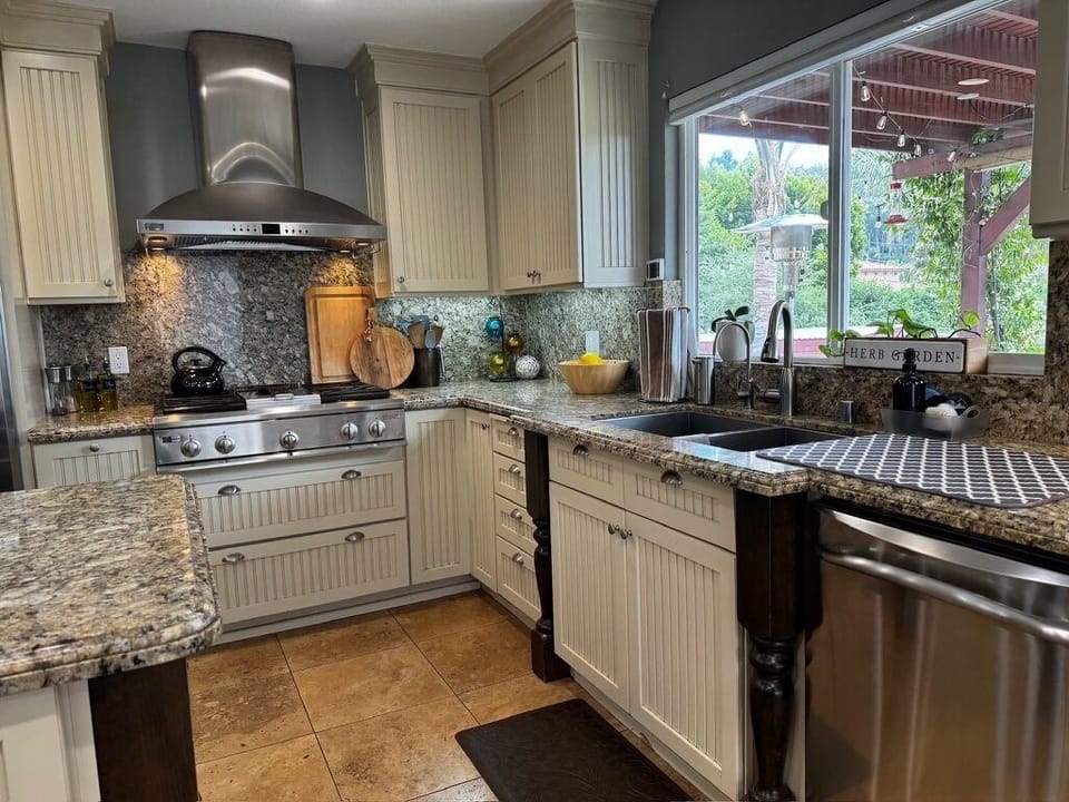 Fully-equipped kitchen