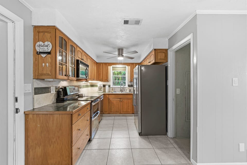 Enjoy a convenient beach stay with this fully equipped kitchen featuring modern appliances, ample counter space, and everything needed to prepare meals after a relaxing day by the beach. Bright, functional, and guest-ready.