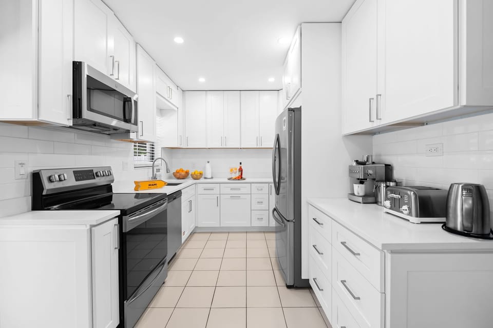 Newly update kitchen with modern appliances & Samsung fridge with filtered water