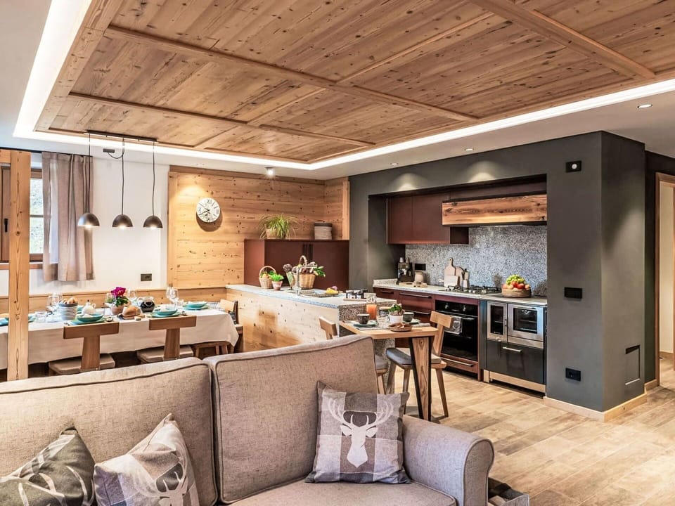 Furniture, Interior Design, Wood, Ceiling, Flooring, Table, Chair, Kitchen & Dining Room Table, Floor, Light Fixture