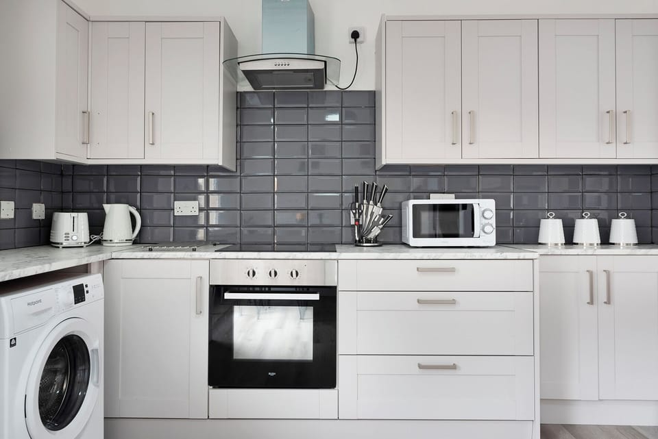 Full kitchen