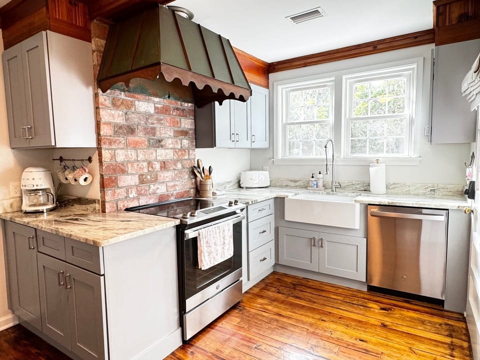 Full Kitchen with granite countertops.