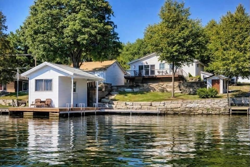 "Bay Breeze" Cottage Rental on the Rideau Lakes