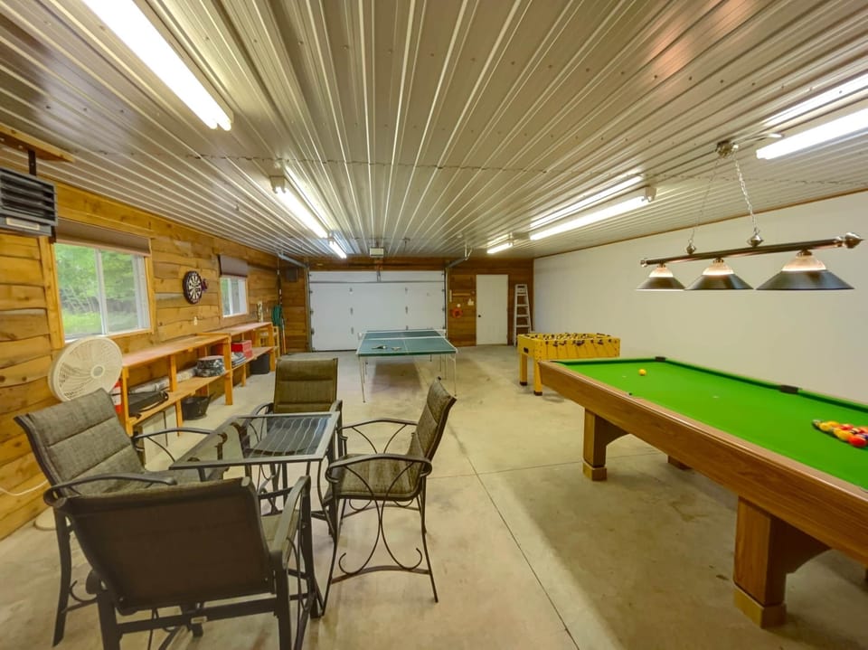 Garage/Games room