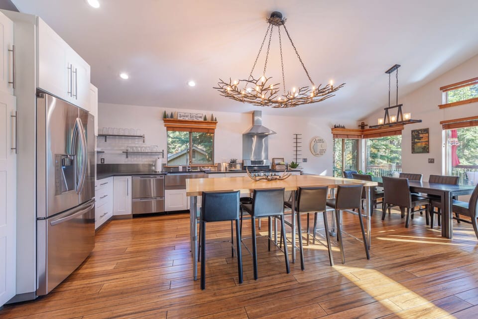Stainless Steel Fridge with filtered Water & Ice