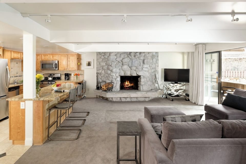 Aspen Core - Living room