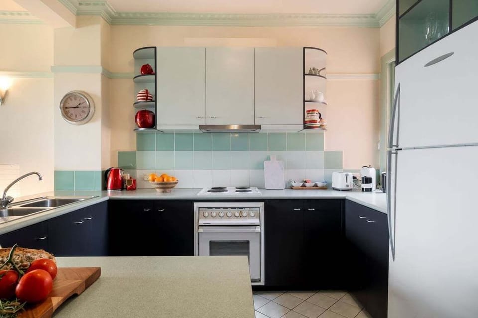 KITCHEN: the well equipped kitchen has all the needed appliances including a dishwasher and coffee machine.