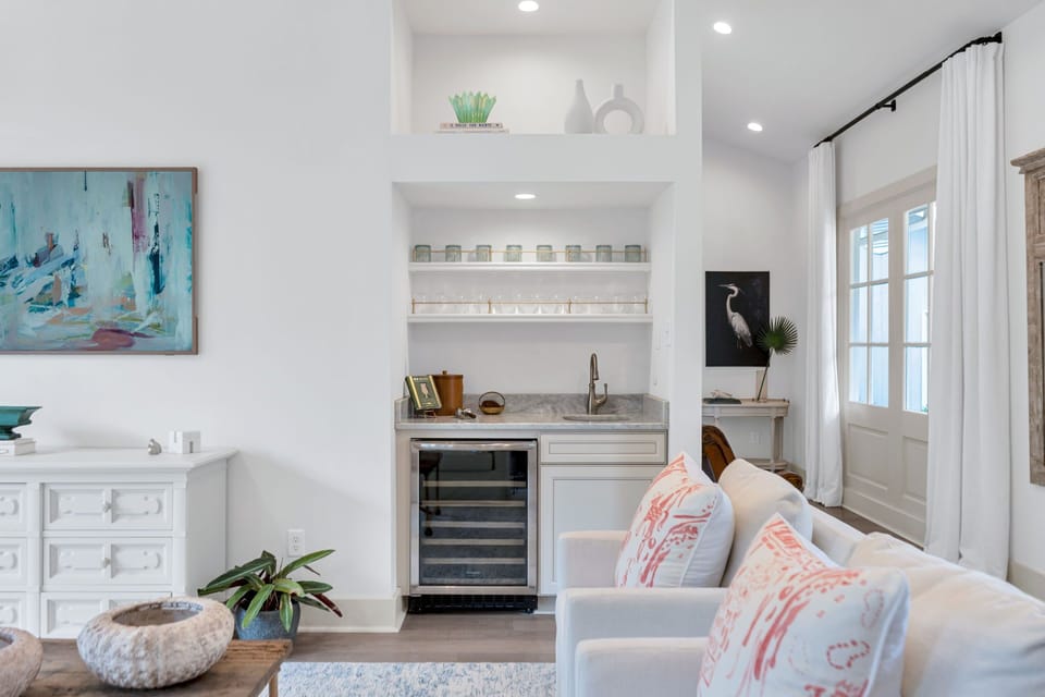 Main Living Room Wet Bar