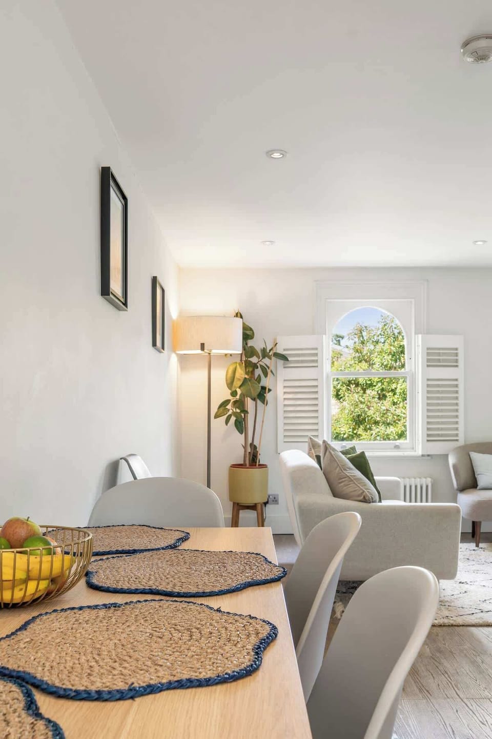 1st floor - open space
Living room with a comfortable sofa and armchairs and a TV
Fully equipped kitchen and dining table with chairs
We can set up an airbed in the living room (to be agreed in advance)