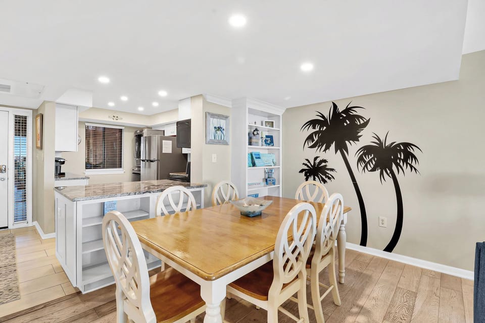 Island Club 5103 - Dining Area