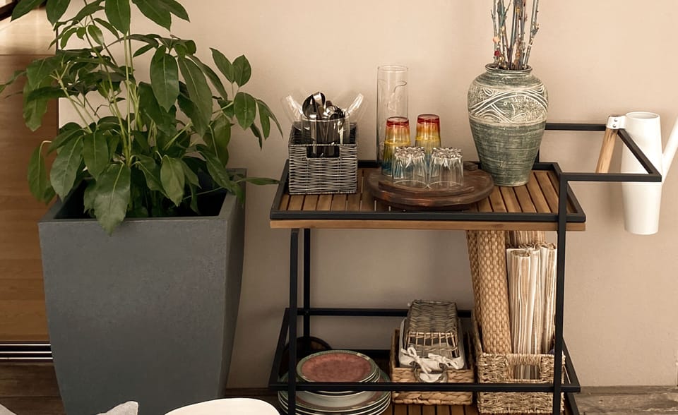 Refreshment station with natural materials