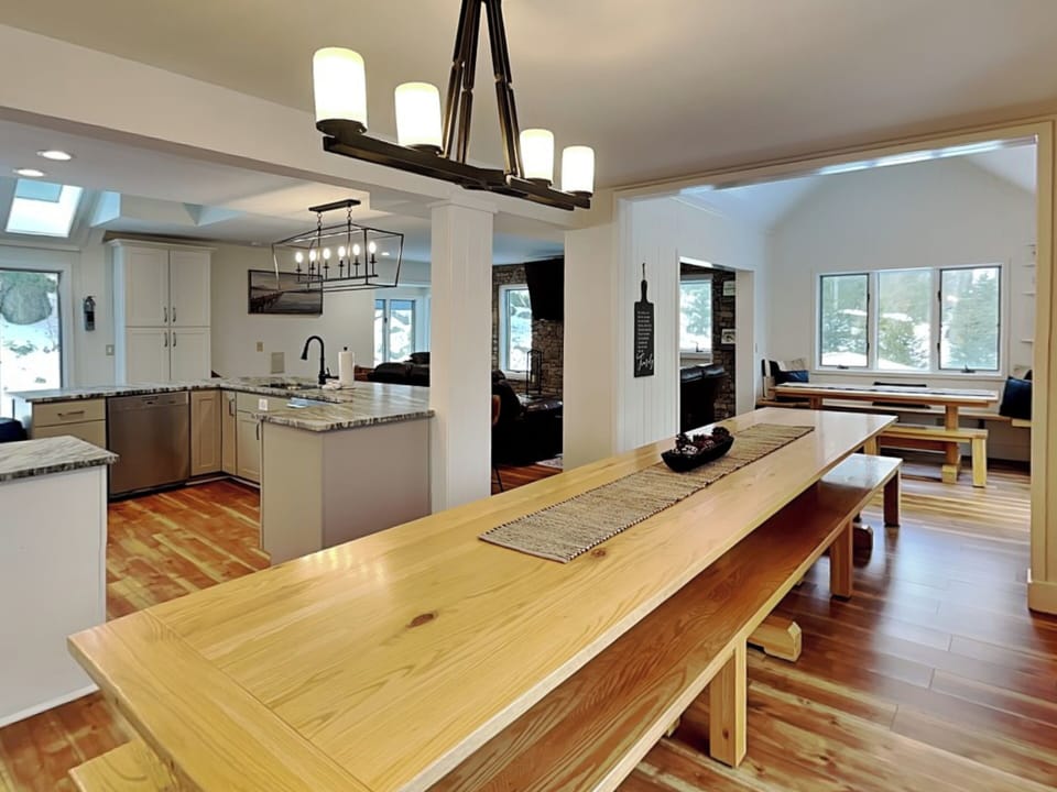 Dining Area - Long Dining Table & Cozy Dining Nook