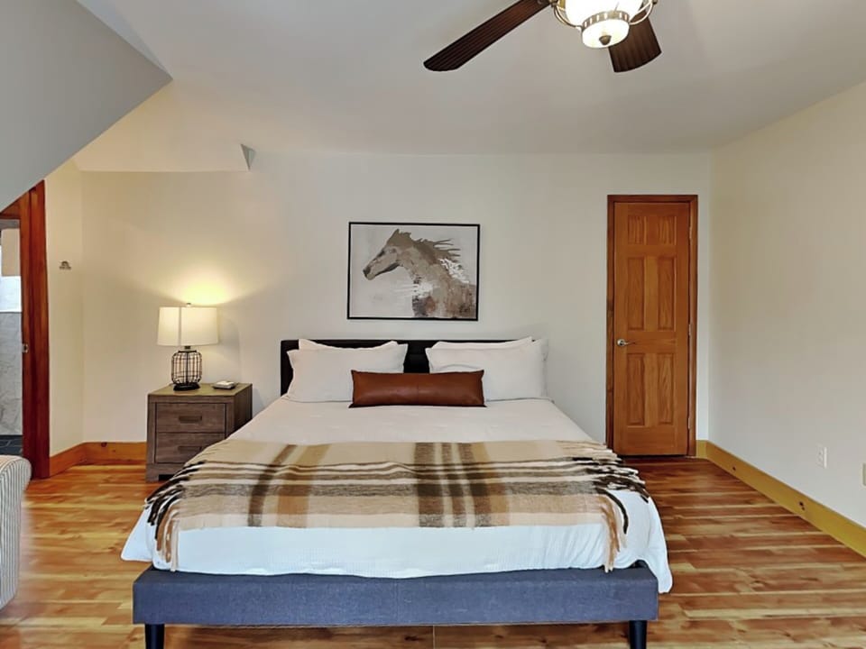 Second Bedroom Suite - Queen, Twin Sleeper Chair