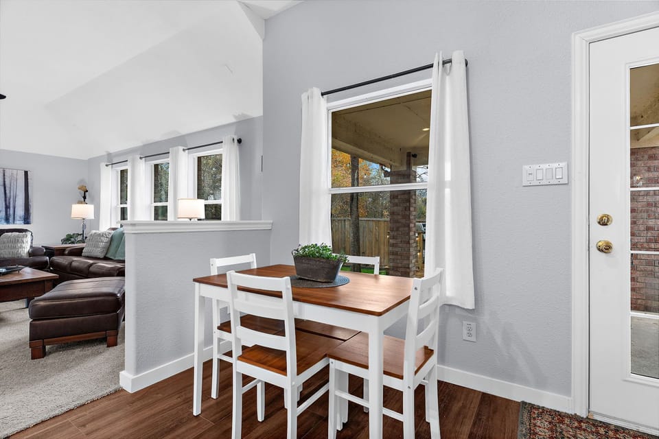 Whether working on your Laptop or sharing a meal with family. A perfect space.