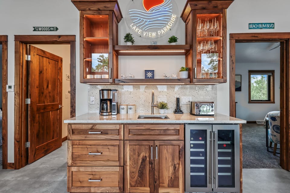 Coffee & Wine Bar Cabinetry (Wetbar)
